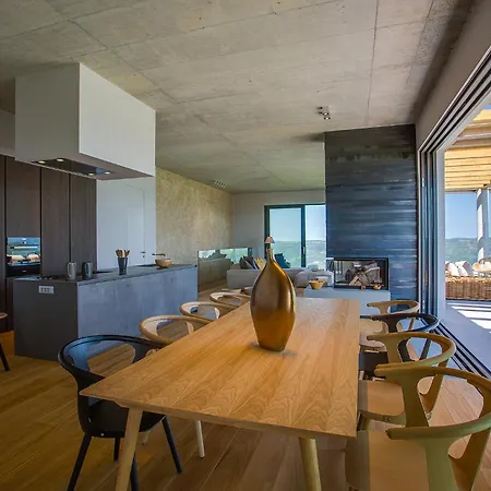 Villa Vista *