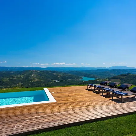 Villa Vista *