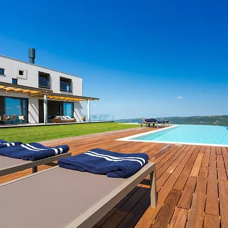 Villa Vista *