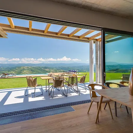 Villa Vista *